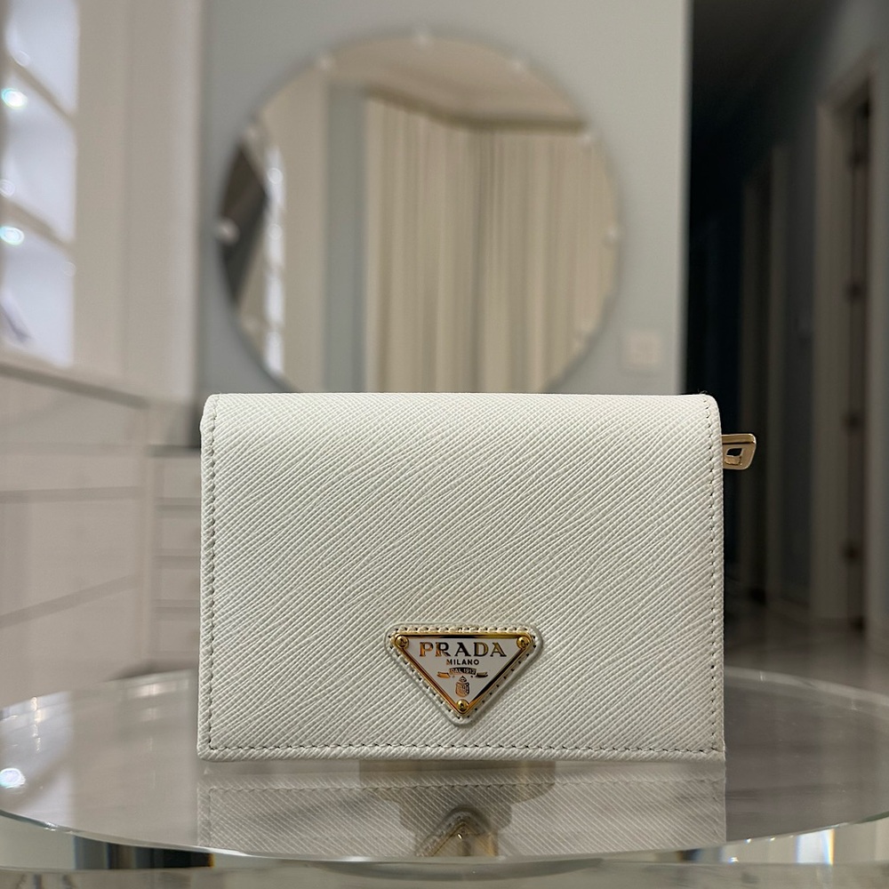 NWOT Prada Small Saffiano Leather Wallet